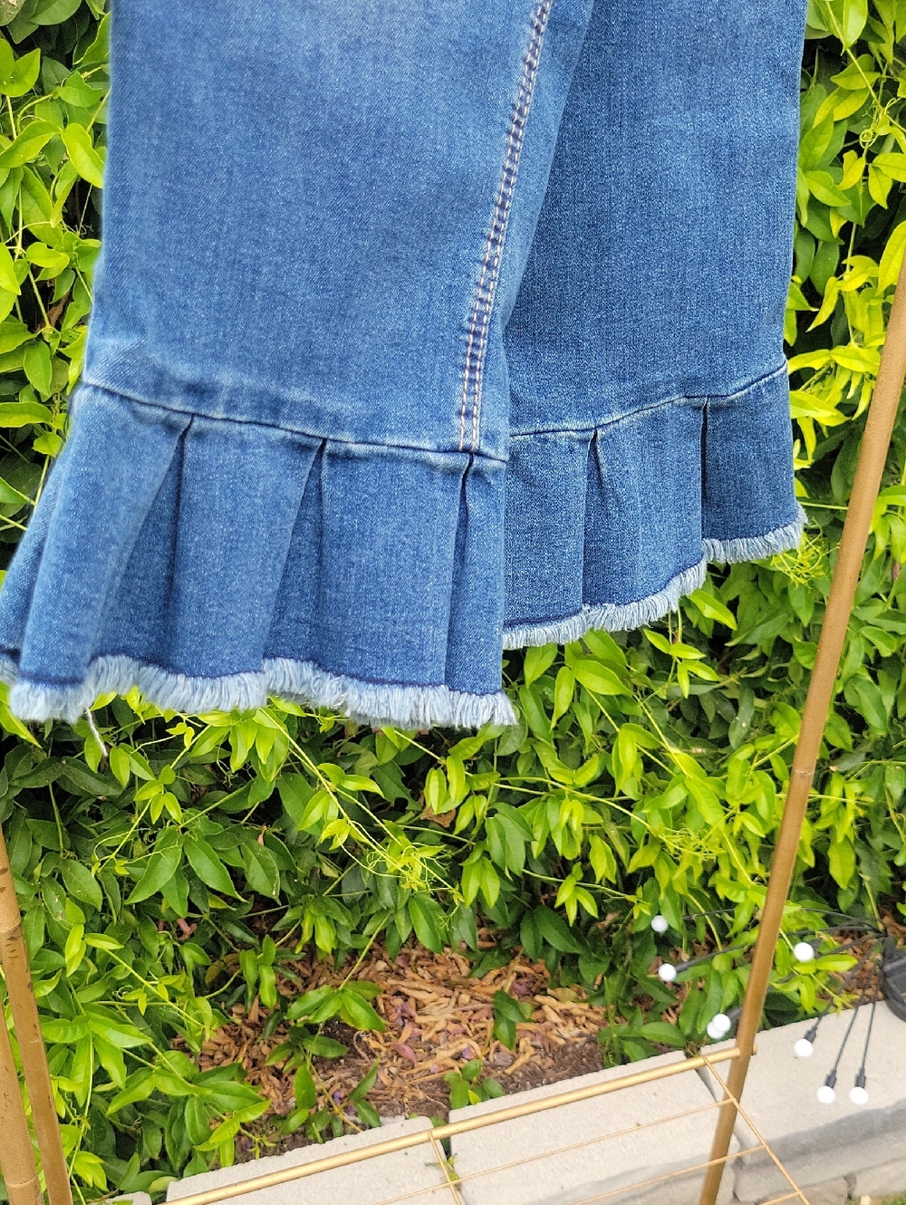 Boho Ruffle-peplum Distressed Hem Blue Jeans - Picture 10 of 13
